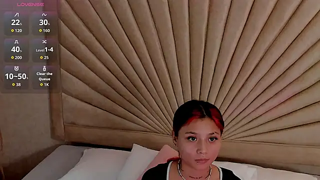 Snapshot of Emma_duff chatting on 12/15/25, 08:13 Emma duff online show from 12/15/25, 08:13