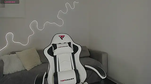 bella xx   online show from 12/15/25, 03:11