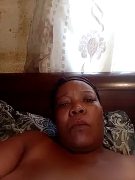 boobsqueenxo online show from 12/19/25, 12:56