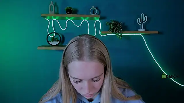 megan cold online show from 11/04/25, 03:44