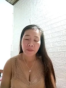 Snapshot of tabby-cat11 chatting on 11/04/25, 01:43 tabby-cat11 online show from 11/04/25, 01:43