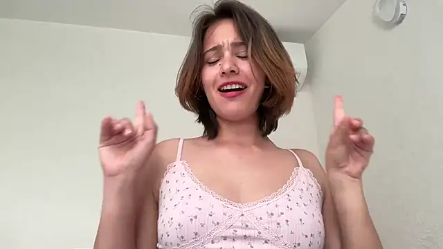 Snapshot of WillHannah chatting on 06/16/26, 07:44 WillHannah online show from 06/16/26, 07:44