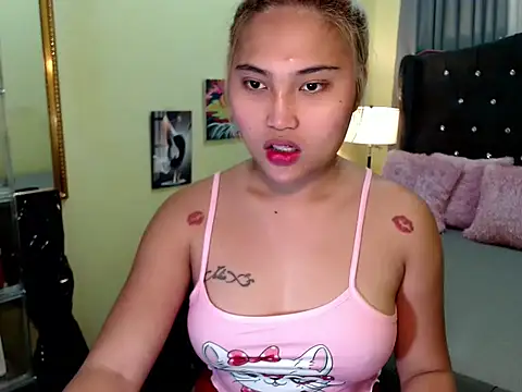 Snapshot of Sammyloove chatting on 05/15/26, 10:00 Sammyloove online show from 05/15/26, 10:00