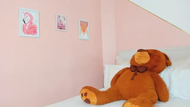 mia canoo online show from 11/15/25, 12:23