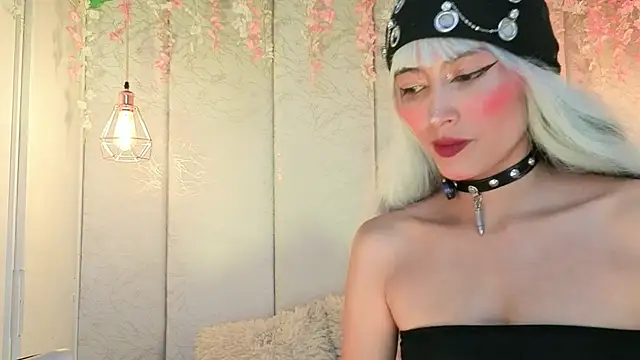 Snapshot of Rynka_ chatting on 05/15/26, 04:08 Rynka online show from 05/15/26, 04:08