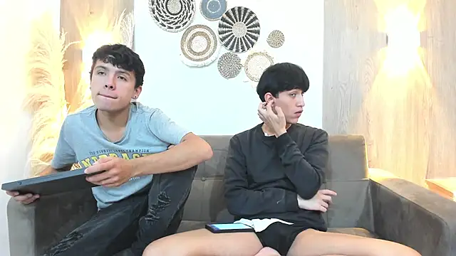 hoot booys  online show from 11/21/25, 08:18