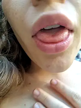 bambiluly online show from 11/09/25, 12:14