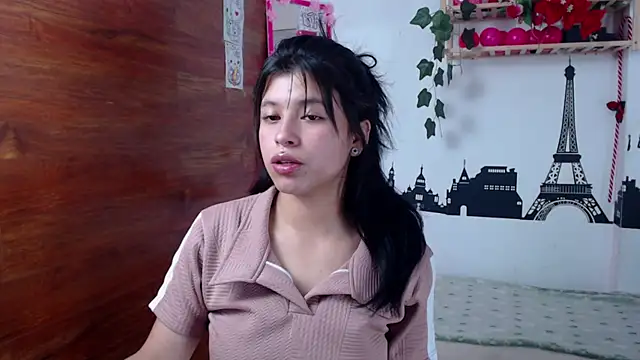 petite coral online show from 04/22/26, 12:57