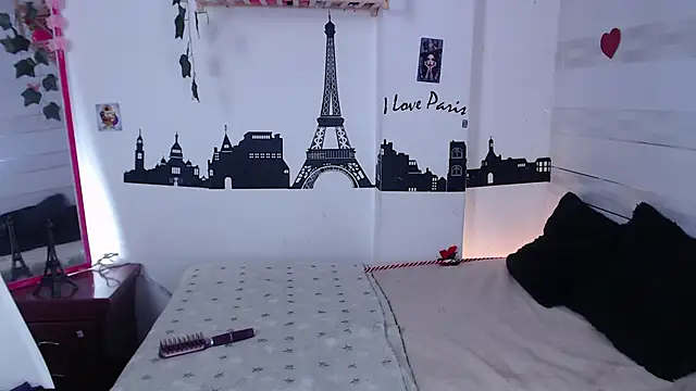 petite coral online show from 04/30/26, 03:24