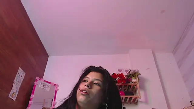 petite coral online show from 05/24/26, 12:48