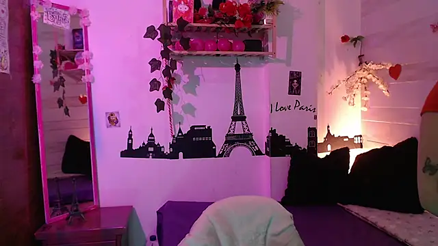 petite coral online show from 05/25/26, 01:11