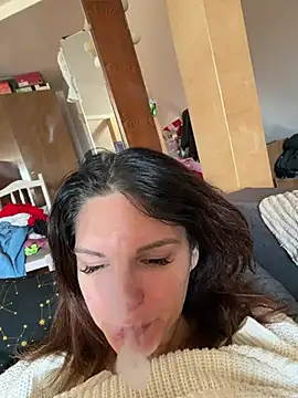 kinkysarahx online show from 04/01/26, 10:27