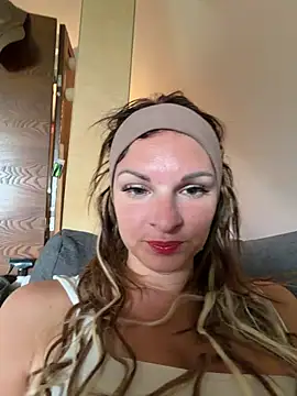 kinkysarahx online show from 05/17/26, 08:12