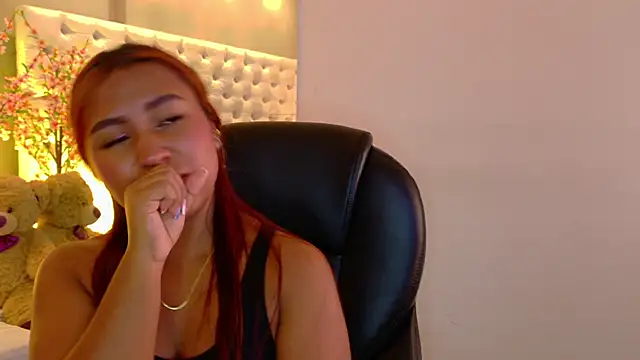 KathiaLuxe online show from 11/19/25, 02:06