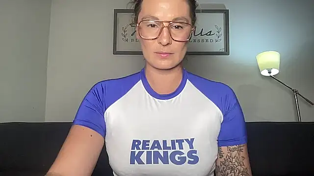 Snapshot of Mandyrheaa chatting on 10/31/25, 01:06 Mandyrheaa online show from 10/31/25, 01:06