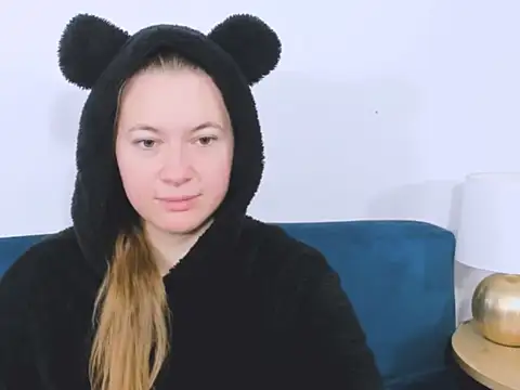 LeaNaughty online show from 12/15/25, 07:45