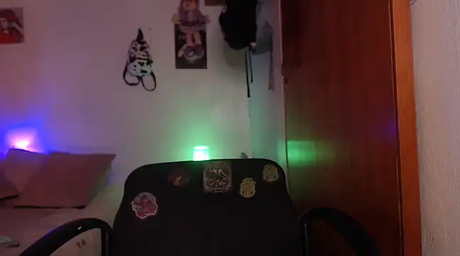 Snapshot of Violetafetish-dirty chatting on 12/22/24, 03:33 Violetafetish-dirty online show from 12/22/24, 03:33