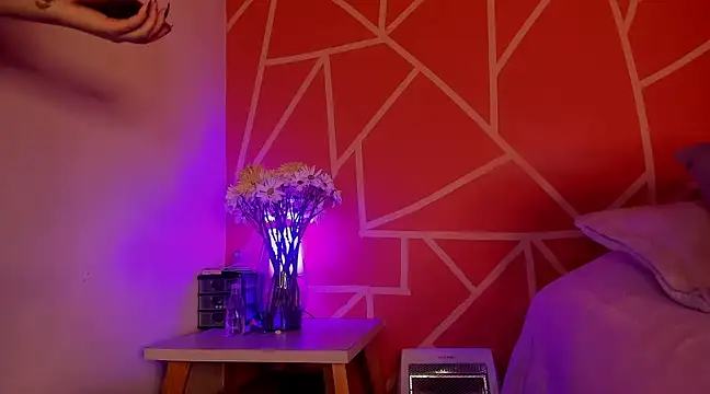 Snapshot of Violetafetish-dirty chatting on 03/06/25, 01:37 Violetafetish-dirty online show from 03/06/25, 01:37