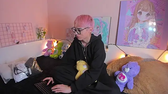 Strawberry Kitty  online show from 11/06/25, 10:43