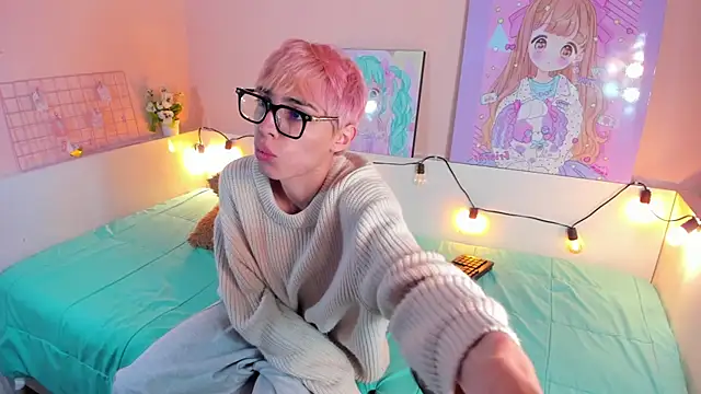 Strawberry Kitty  online show from 11/10/25, 03:27