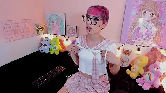 Strawberry Kitty  online show from 11/23/25, 04:12