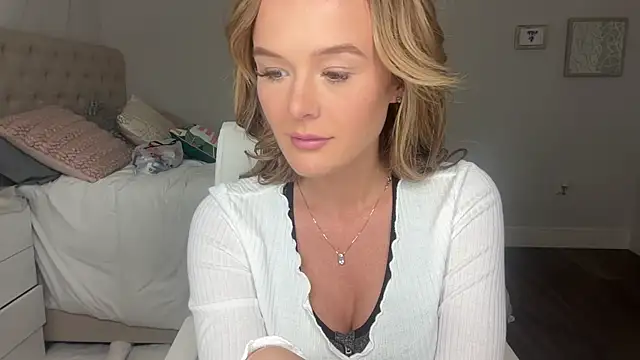 Amberjayxox0 online show from 11/05/25, 02:11