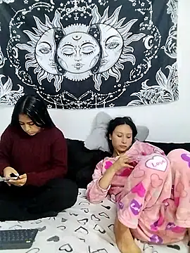 emily n abby online show from 04/11/26, 12:20