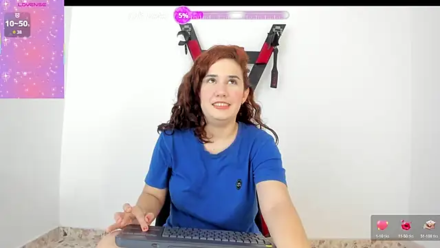 Snapshot of Lily_Red_Butterfly chatting on 10/20/25, 04:02 Lily Red Butterfly online show from 10/20/25, 04:02