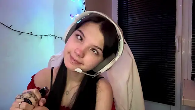 Snapshot of HanaMantanaDell chatting on 01/13/26, 04:01 HanaMantanaDell online show from 01/13/26, 04:01