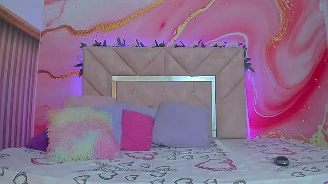 mia  blaze   online show from 10/25/25, 03:25