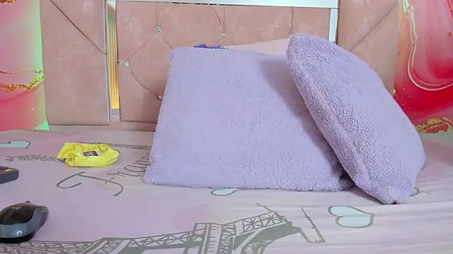 mia  blaze   online show from 04/13/26, 03:01