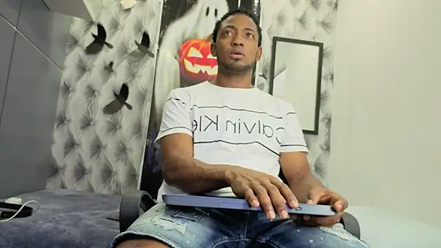 Snapshot of Stevenbrand chatting on 10/24/25, 06:59 Stevenbrand online show from 10/24/25, 06:59