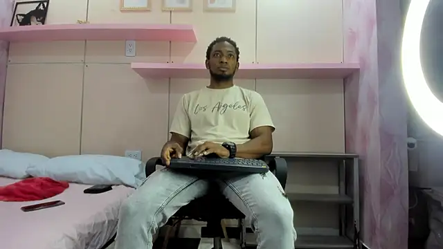 Snapshot of Stevenbrand chatting on 11/04/25, 07:35 Stevenbrand online show from 11/04/25, 07:35