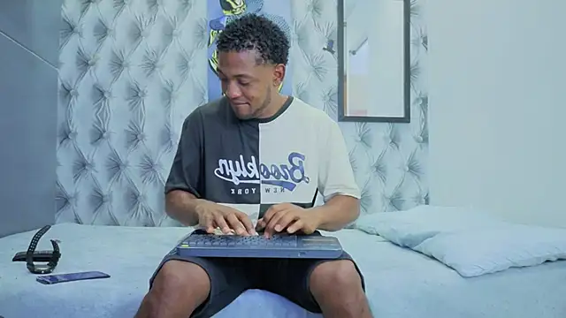 Snapshot of Stevenbrand chatting on 11/11/25, 06:41 Stevenbrand online show from 11/11/25, 06:41