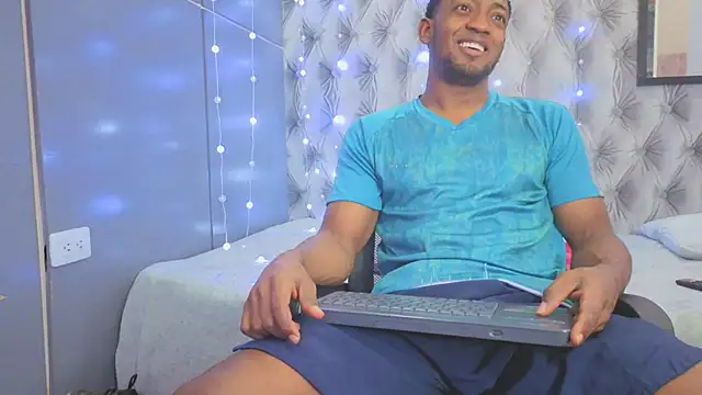 Snapshot of Stevenbrand chatting on 12/02/25, 07:09 Stevenbrand online show from 12/02/25, 07:09