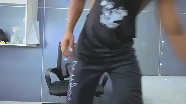 Snapshot of Stevenbrand chatting on 12/03/25, 07:12 Stevenbrand online show from 12/03/25, 07:12