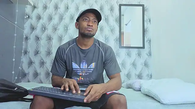 Snapshot of Stevenbrand chatting on 12/04/25, 06:49 Stevenbrand online show from 12/04/25, 06:49