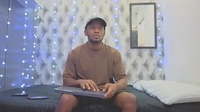 Snapshot of Stevenbrand chatting on 12/15/25, 06:45 Stevenbrand online show from 12/15/25, 06:45