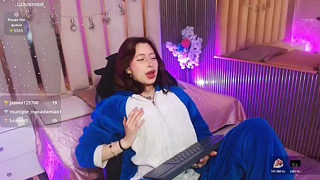 KATANA TAY online show from 12/19/25, 12:34