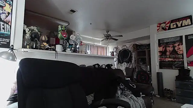 biggerisbetter12 online show from 04/22/26, 10:44