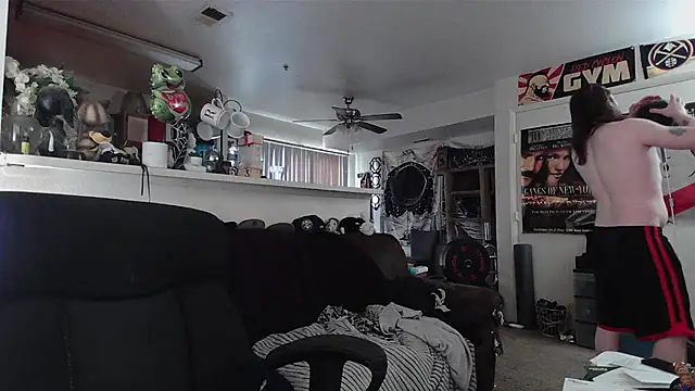 biggerisbetter12 online show from 04/23/26, 11:07