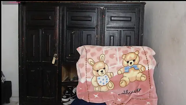 Snapshot of kataleya2021 chatting on 11/01/25, 01:29 kataleya2021 online show from 11/01/25, 01:29