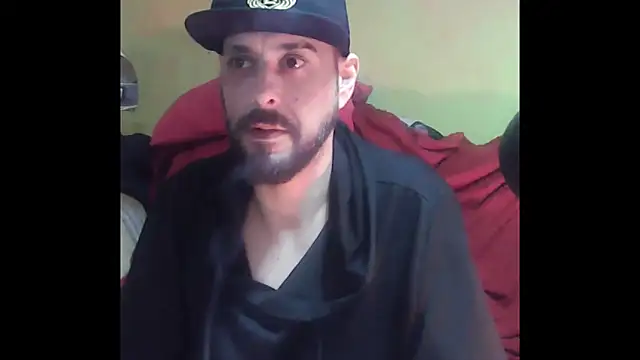 Snapshot of aleytoni chatting on 11/04/25, 01:05 aleytoni online show from 11/04/25, 01:05