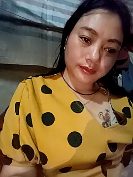 Snapshot of Sinhlinh2020 chatting on 11/06/25, 09:15 Sinhlinh2020 online show from 11/06/25, 09:15