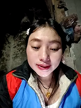 Snapshot of Sinhlinh2020 chatting on 11/28/25, 12:41 Sinhlinh2020 online show from 11/28/25, 12:41