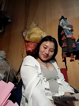 Snapshot of Sinhlinh2020 chatting on 12/15/25, 12:31 Sinhlinh2020 online show from 12/15/25, 12:31