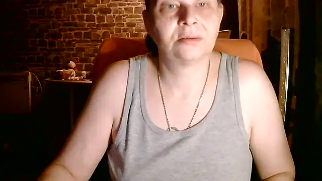 Snapshot of Diamond_Bite chatting on 10/19/25, 08:53 Diamond Bite online show from 10/19/25, 08:53