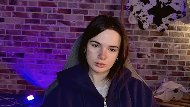 May Bloom online show from 02/04/26, 06:08