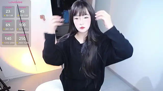 Snapshot of Kinadolly chatting on 10/28/25, 12:19 Kinadolly online show from 10/28/25, 12:19