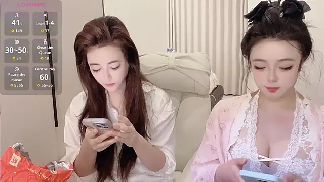 Kinadolly online show from 12/23/25, 08:01